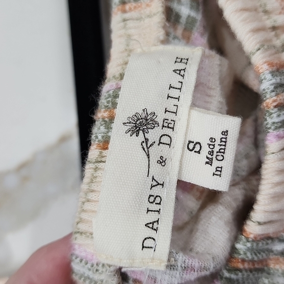 Stitch Fix Daisy & Delilah Alenna Square Neck Knit Top. Size S in Cream Plaid. - Picture 4 of 6